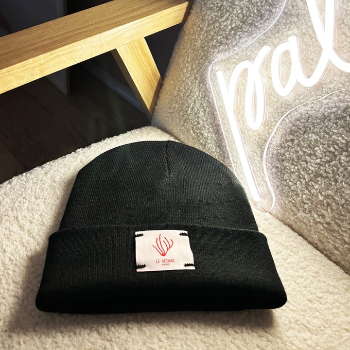 Bonnet avec patch logo brodé