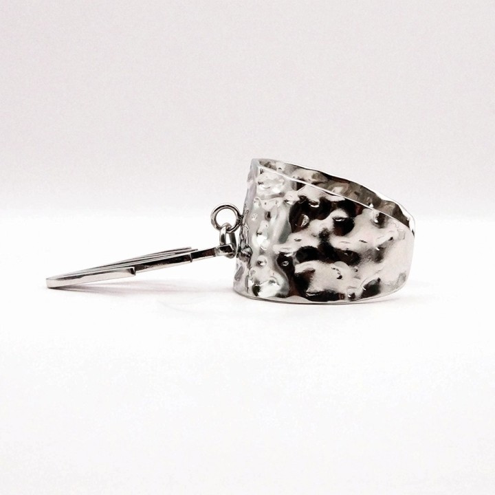 La Bague argentée  "le logo suspendu"