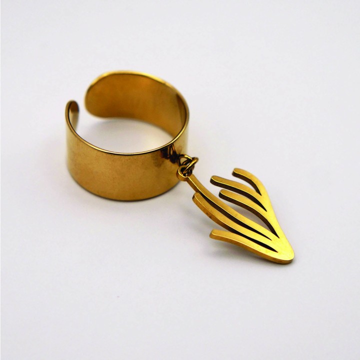 La Bague dorée  "le logo suspendu"