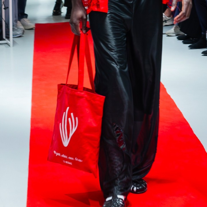 Le tote bag rouge